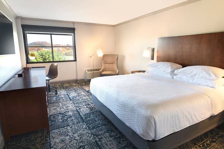 Room 4 of 35