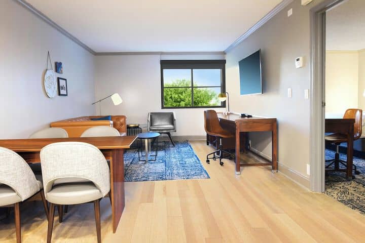 Room 9 of 35